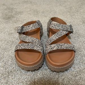Universal thread sandals
